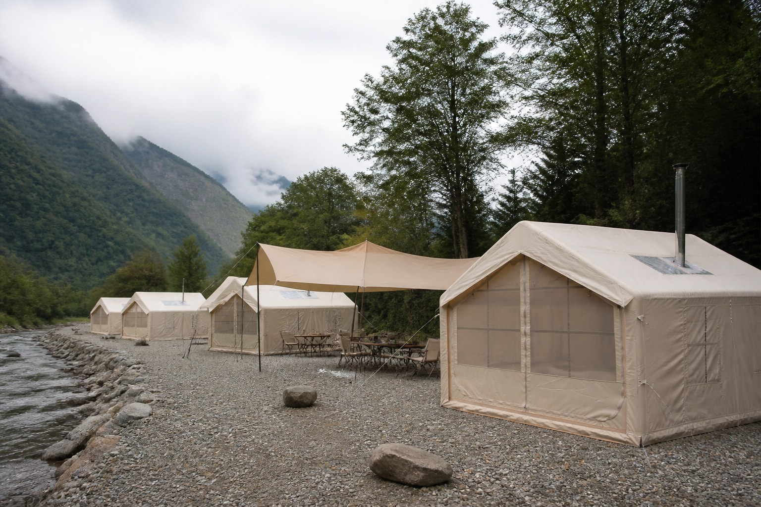 Khaki zweitürige aufblasbare Zelte auf einem Mountain River Campingplatz, Anwendungsvisualisierung