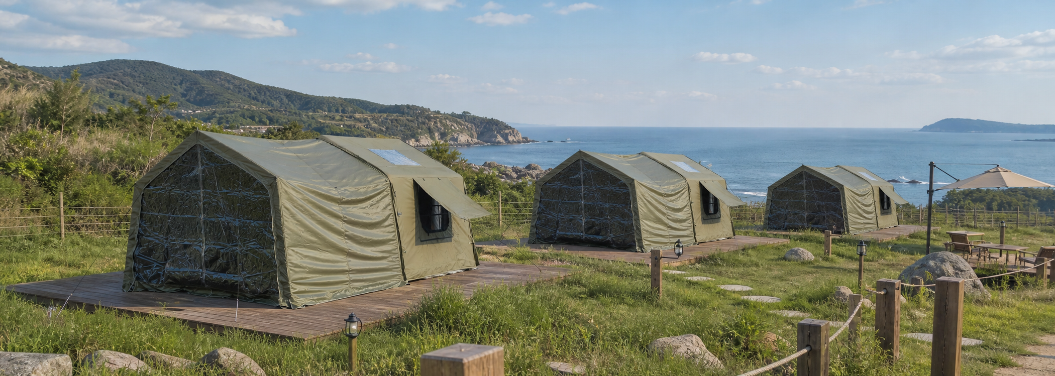 Grüne Schlafzimmer- und Wohn-Polykottonzelte auf einem Campingplatz, Anwendungsvisualisierung