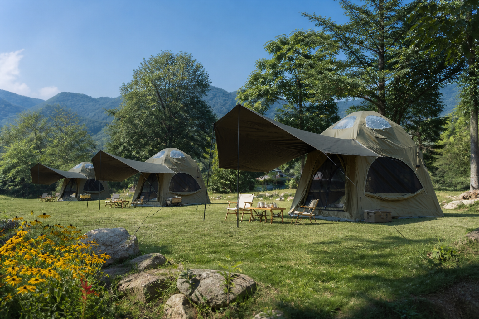Grüne runde Polykotton aufblasbare Vordachzelte auf einem professionellen Campingplatz